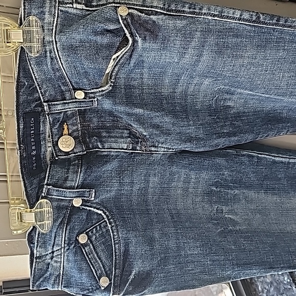 Rock and Republic slifhtly distressed jeans size 26 - Picture 4 of 6